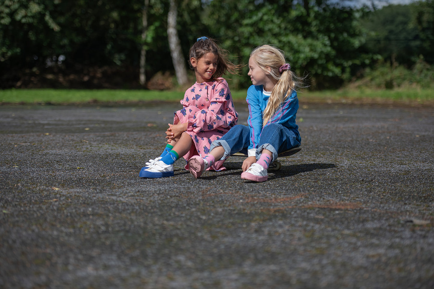 The Campamento FLOWERS ALLOVER dress pink / 9-10Y