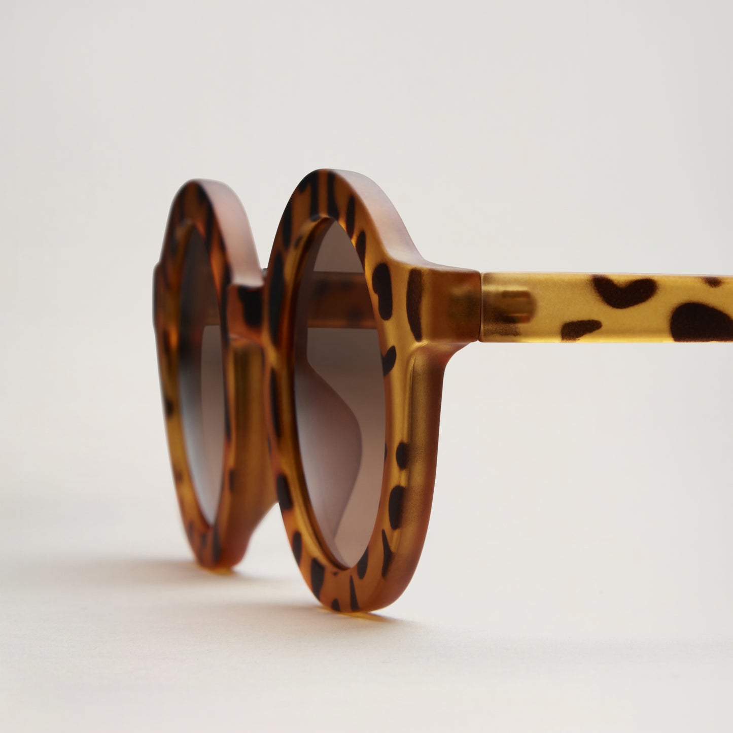 Signature round sunnies LEO (ADULT)