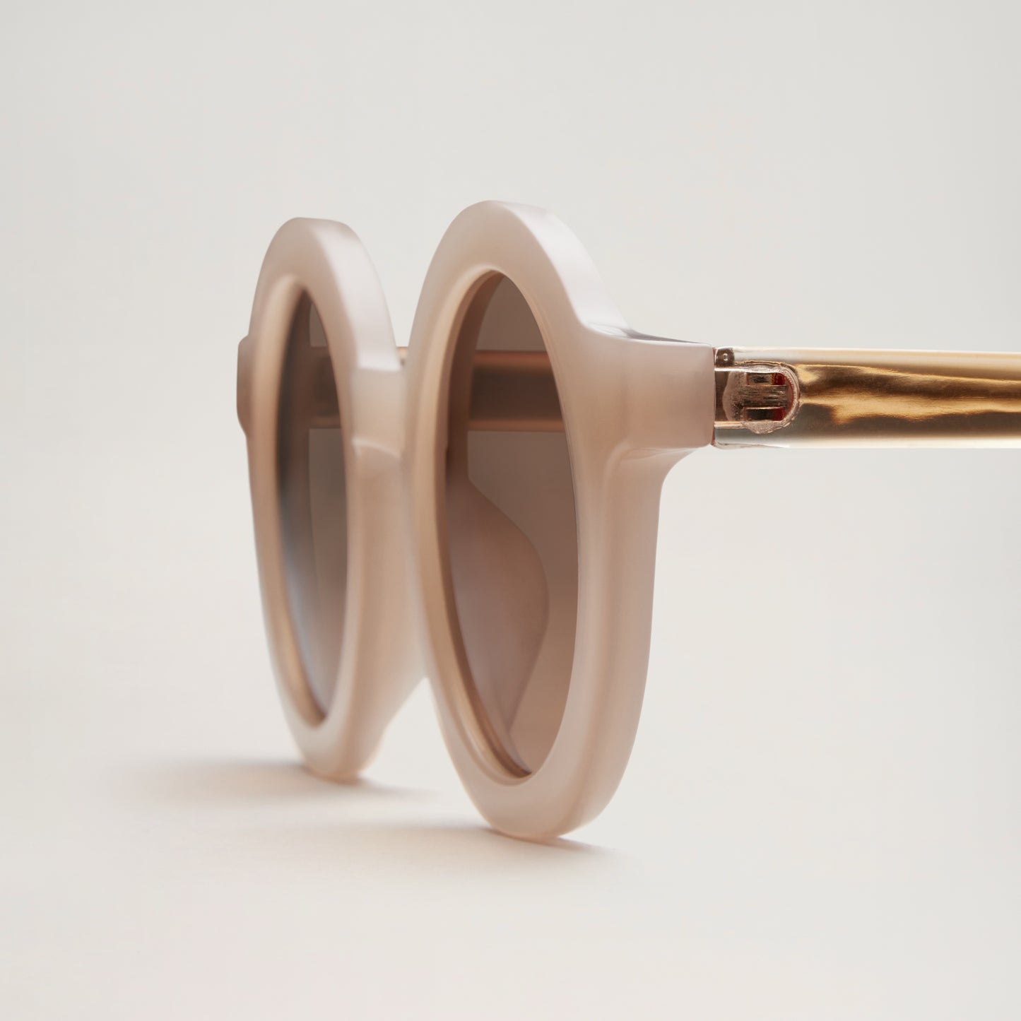 Signature round sunnies BEIGE (ADULT)