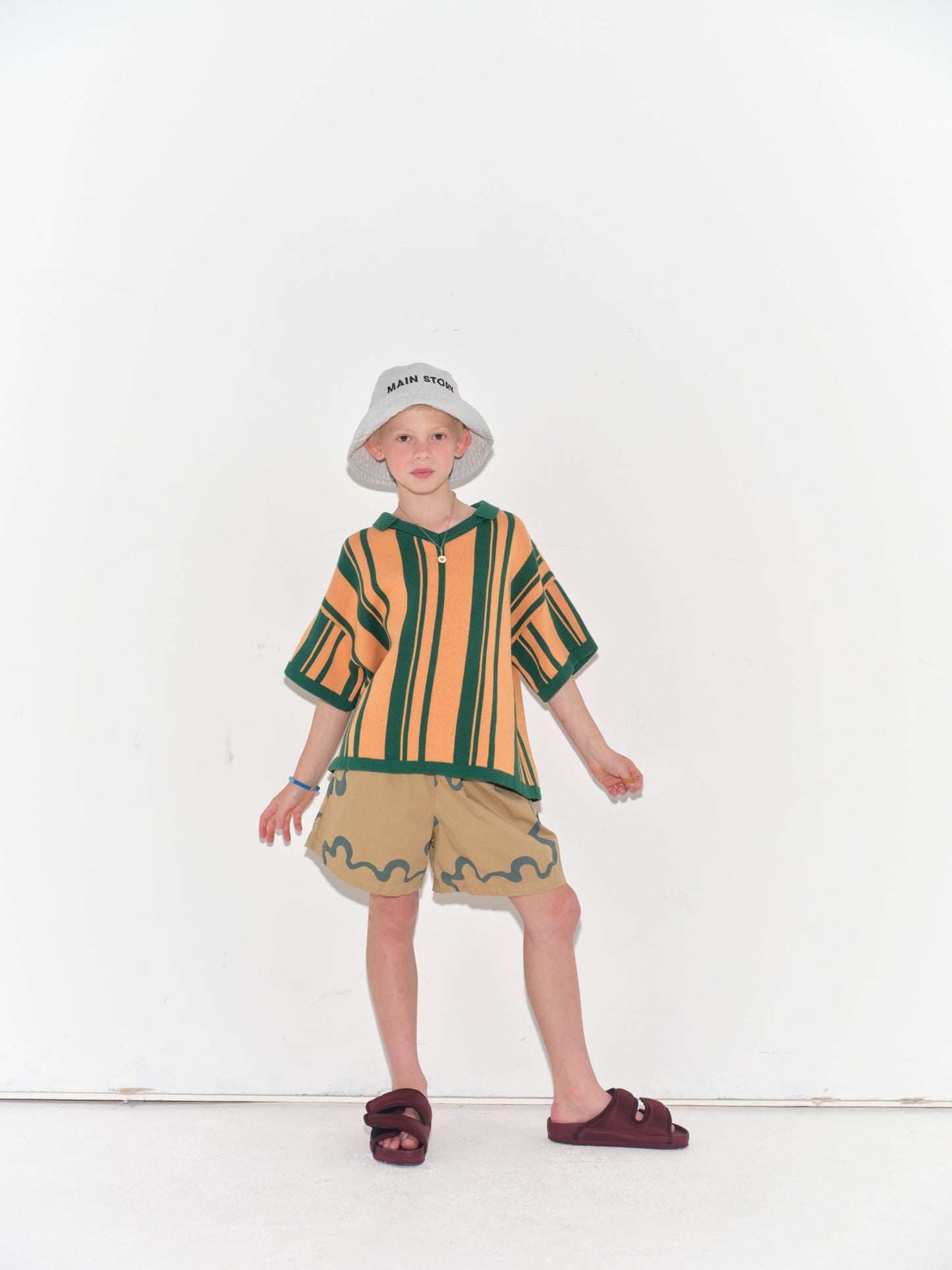 Main Story Short polo green peach knit