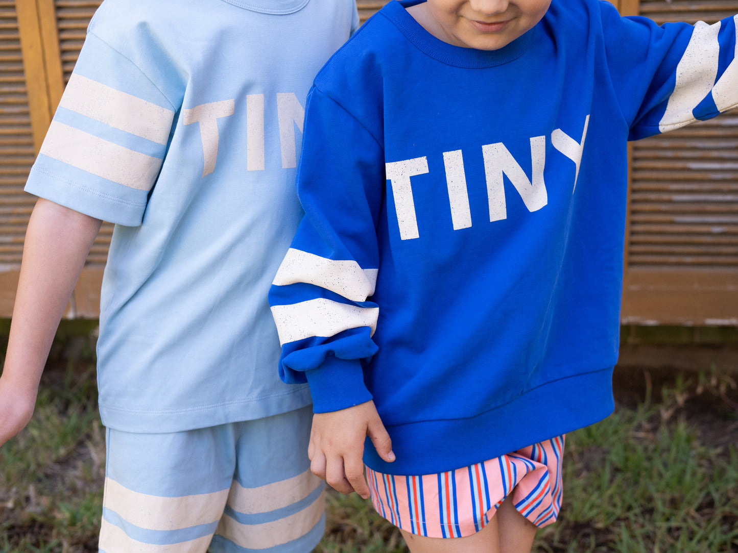 Tinycottons STRIPES LOGO tee dusty blue