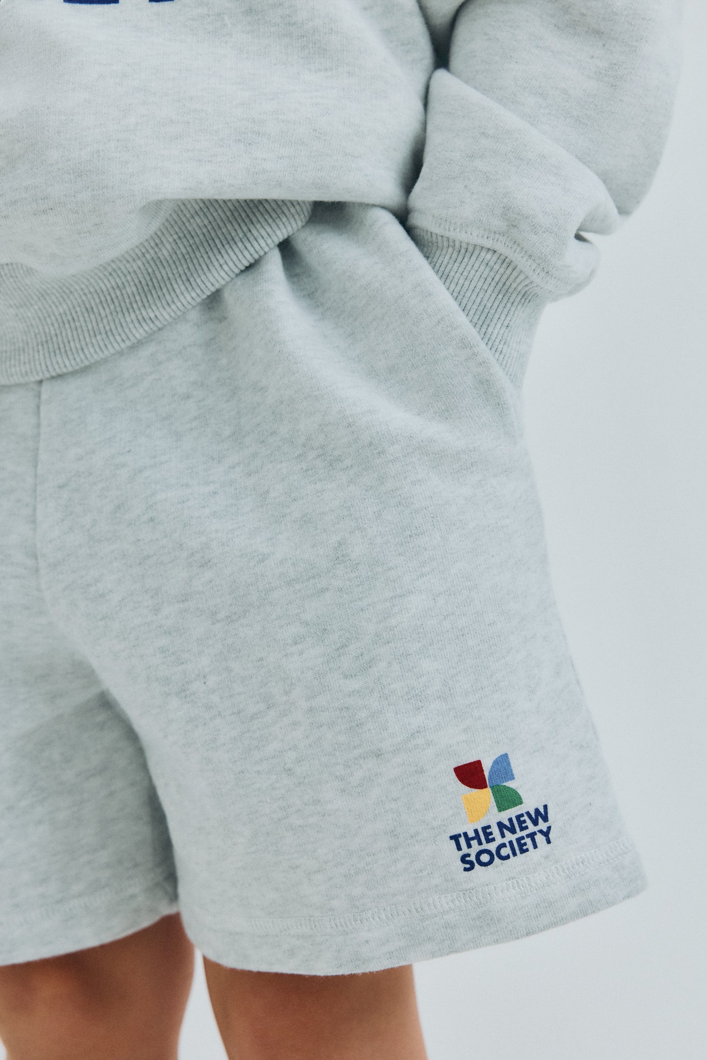 The New Society TNS LOGO Short light grey melange