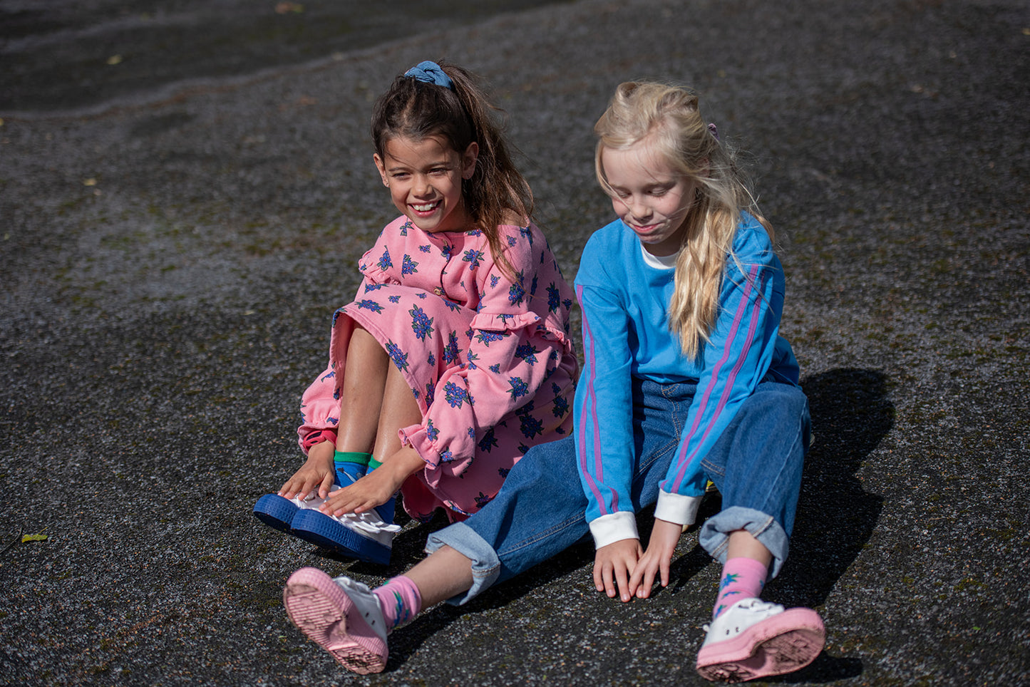 The Campamento FLOWERS ALLOVER dress pink / 9-10Y