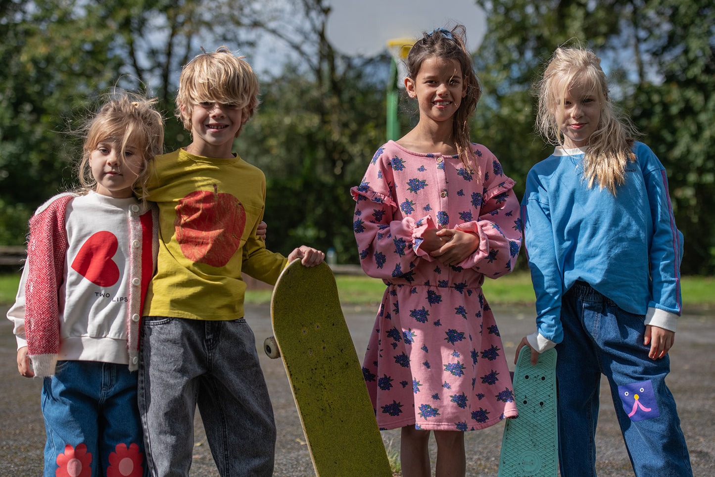 The Campamento FLOWERS ALLOVER dress pink / 9-10Y