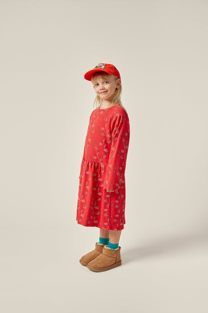 The Campamento FAMILY ON THE COUCH cap red