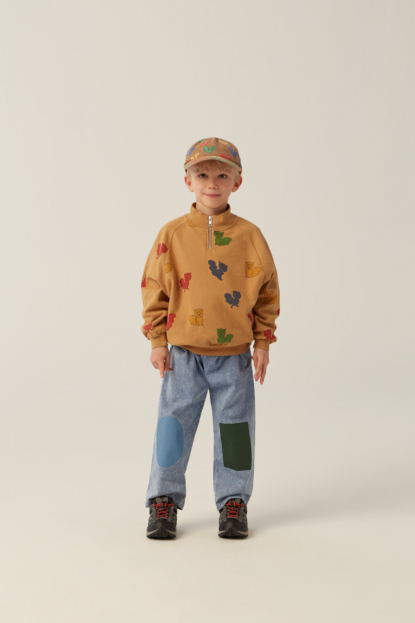 The Campamento Multicolor SQUIRRELS sweatshirt