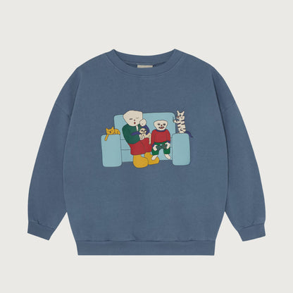 The Campamento FAMILY ON THE COUCH sweatshirt blue
