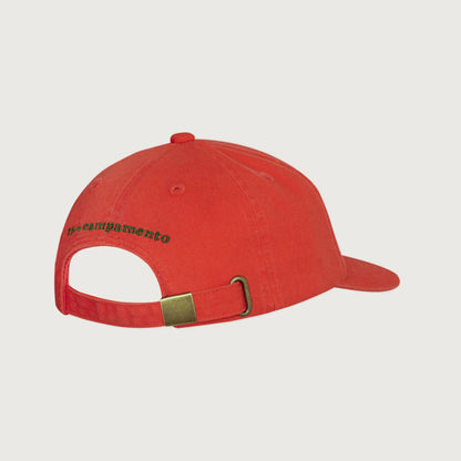 The Campamento FAMILY ON THE COUCH cap red