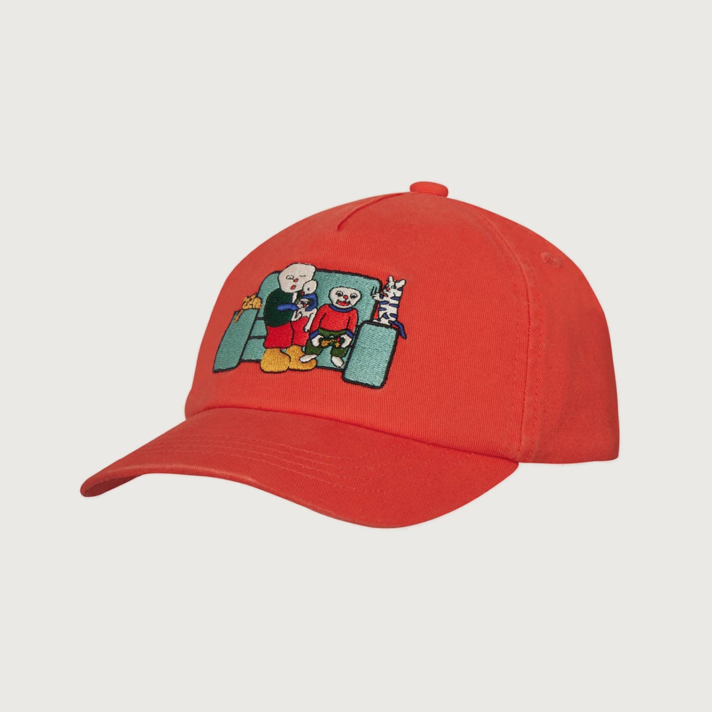 The Campamento FAMILY ON THE COUCH cap red